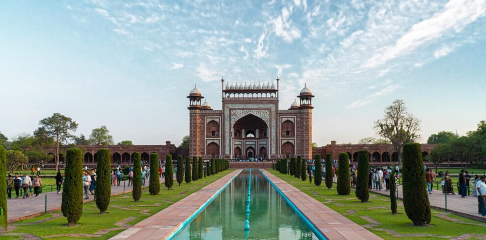 taj-mahal-entrance
